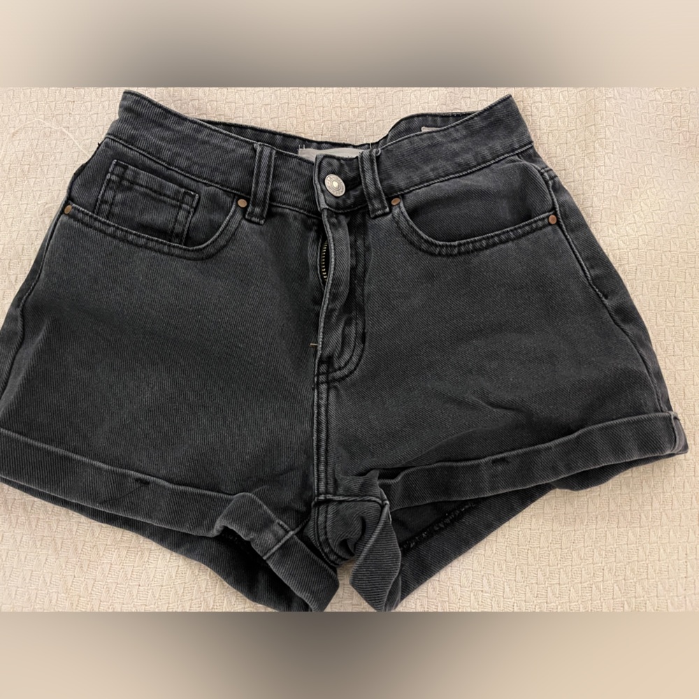 Pacsun size 22 mom shorts.